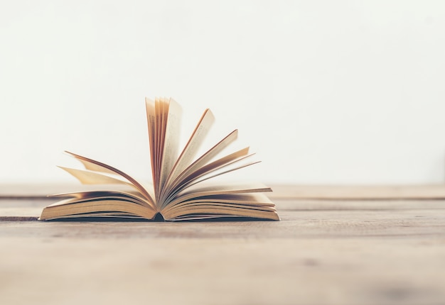 辅助神器“手机打牌老是输是什么原因”开挂(透视)最新辅助详细